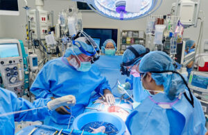 First-ever combined heart pump and pig kidney transplant performed in USA